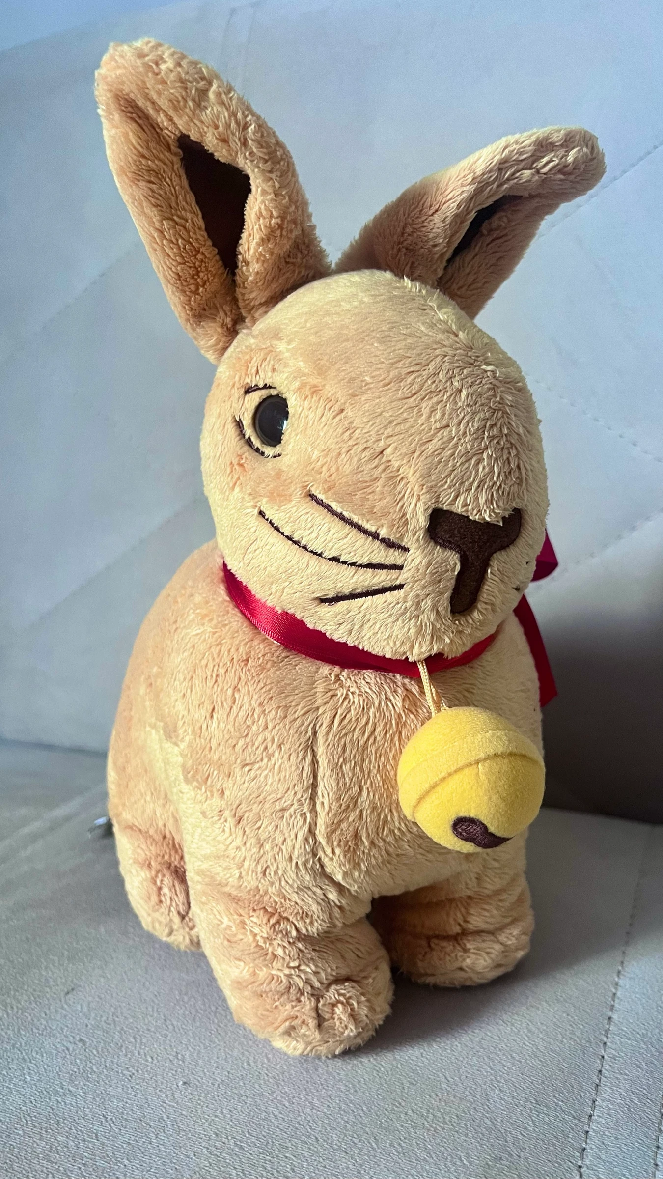 Large Lindt rabbit plush – photo 5